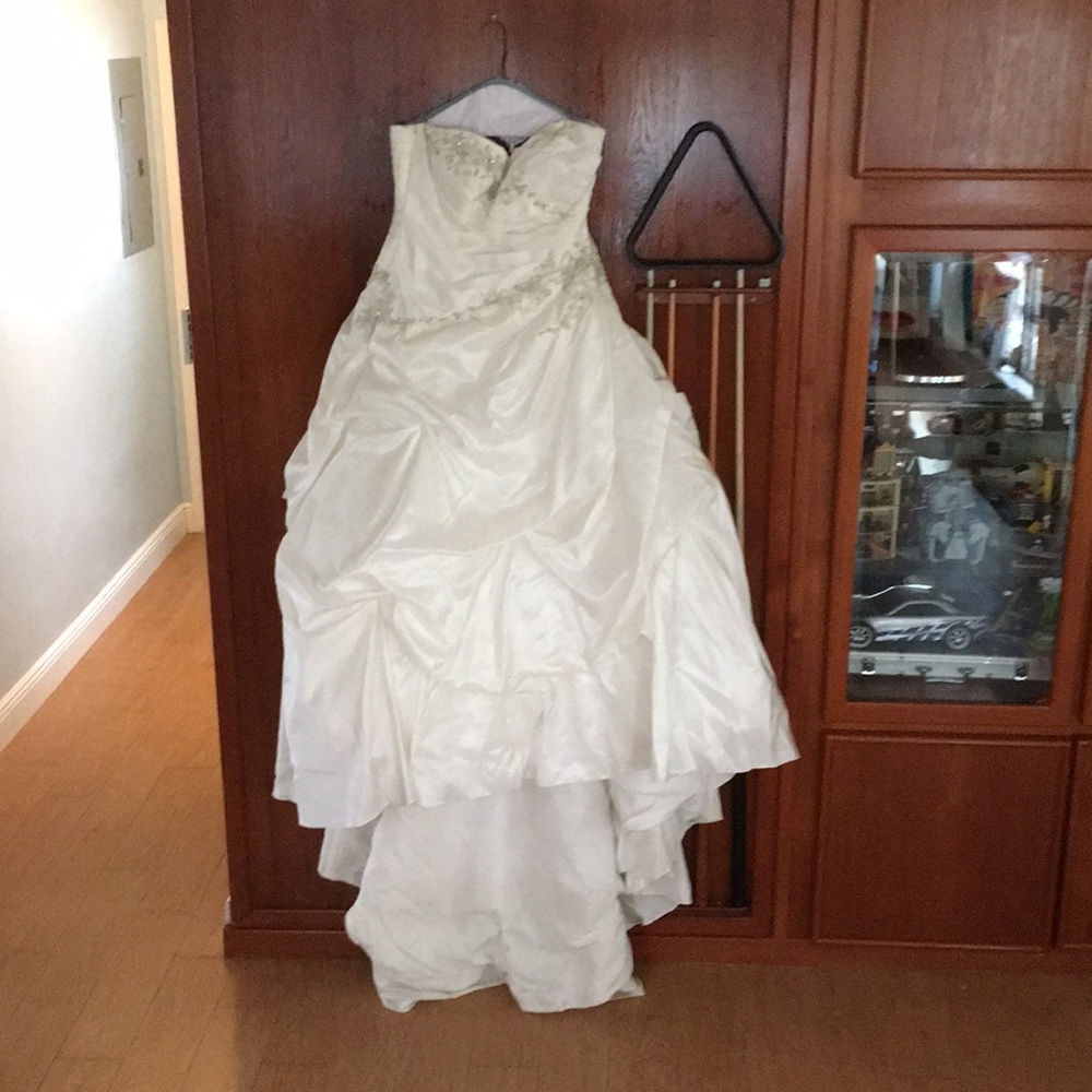 Alfred Angelo ivory wedding dress